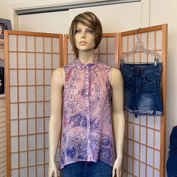 3/$20 H&M Sleeveless Buttondown with Collar - Picture 2 of 8